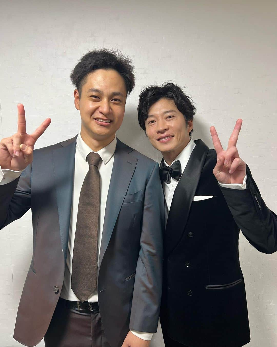 大竹耕太郎さんのインスタグラム写真 - (大竹耕太郎Instagram)「サントリー1万人の第9に ゲスト出演させて頂きました。 1万人での大合唱に鳥肌が止まりませんでした。 音楽と野球, 一見対極のようですが それらによって沢山の人々を感動させられる, 明日への活力や勇気を与えられる という点では同じだと思います。 僕が今日心打たれたように, 僕もプレーで勇気や感動を届けられるように 頑張りたいなと改めて思わされました。 お招き頂きありがとうございました！ #1万人の第九  #佐渡裕  さん #田中圭　さん #二桁勝利お祝いスーツ #早速着させて頂きました #岩貞大先輩ありがとうございます」12月3日 23時48分 - ohtake_49