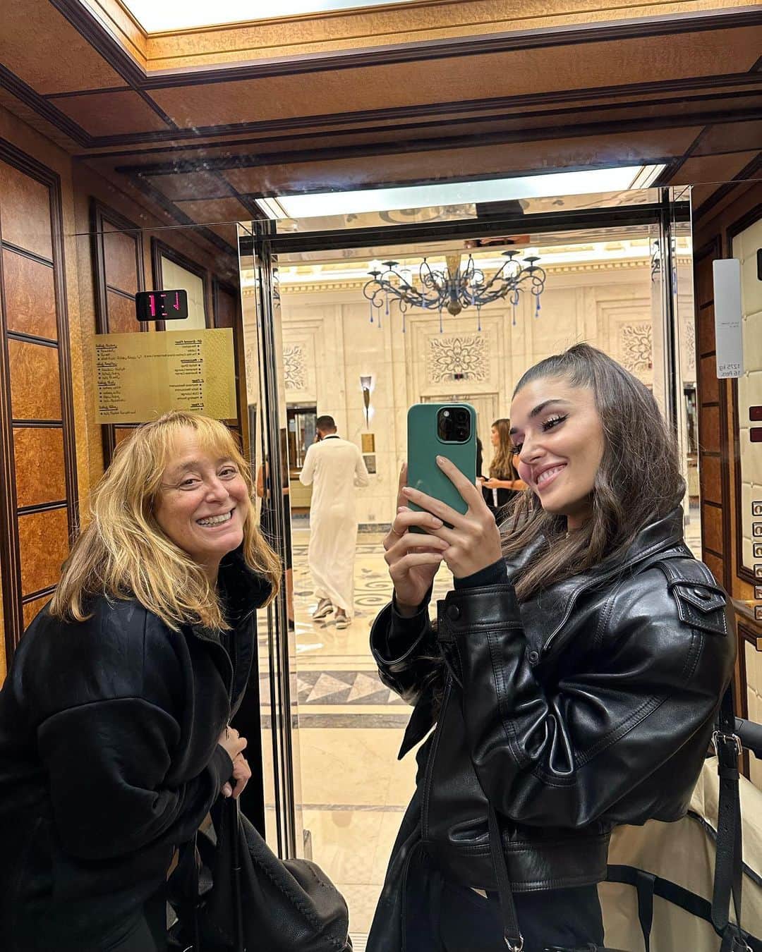 Hande Ercelさんのインスタグラム写真 - (Hande ErcelInstagram)「#KutluHafta🎪」12月3日 23時53分 - handemiyy