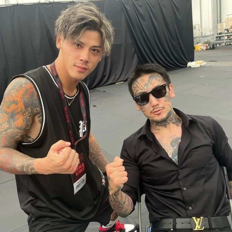 瓜田純士のインスタグラム：「俺とリキは本日誕生日　  リキは23？24？ 俺と20歳違うのか…　  まだまだいけるぜ　 そして いつもありがとう麗子」
