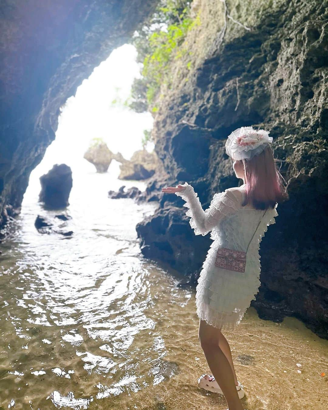 Etsuna otsukAさんのインスタグラム写真 - (Etsuna otsukAInstagram)「🌺沖縄石垣島🏝️🌺海🌊素敵✨Okinawa Ishigaki  浜崎あゆみ様の曲《summer again》はここの きのこ岩の前でMV撮影しました！😍 #浜崎あゆみ  #沖縄 #石垣島」12月4日 0時05分 - etsunaotsuka