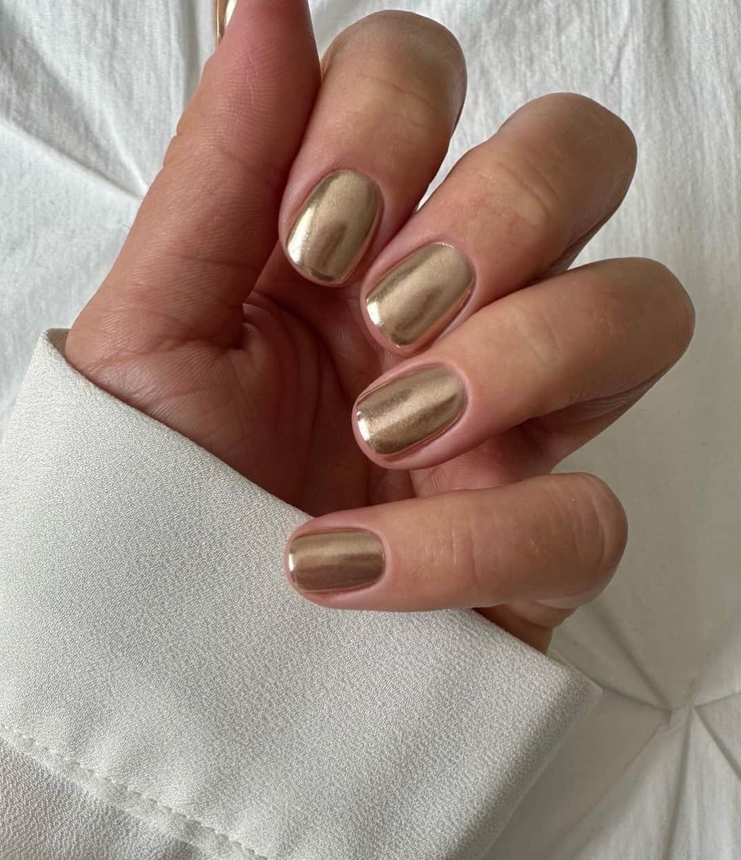 ELLE Germanyさんのインスタグラム写真 - (ELLE GermanyInstagram)「Bereit für Weihnachtsfeiern, Silvester und Co. – mit diesen Party Nails! ✨  Credit: @gel.bymegan / @iramshelton / @betina_goldstein / @staticnailsofficial / @meganmargotevans #nails #partynails #christmas #weihnachtszeit」12月4日 0時09分 - ellegermany