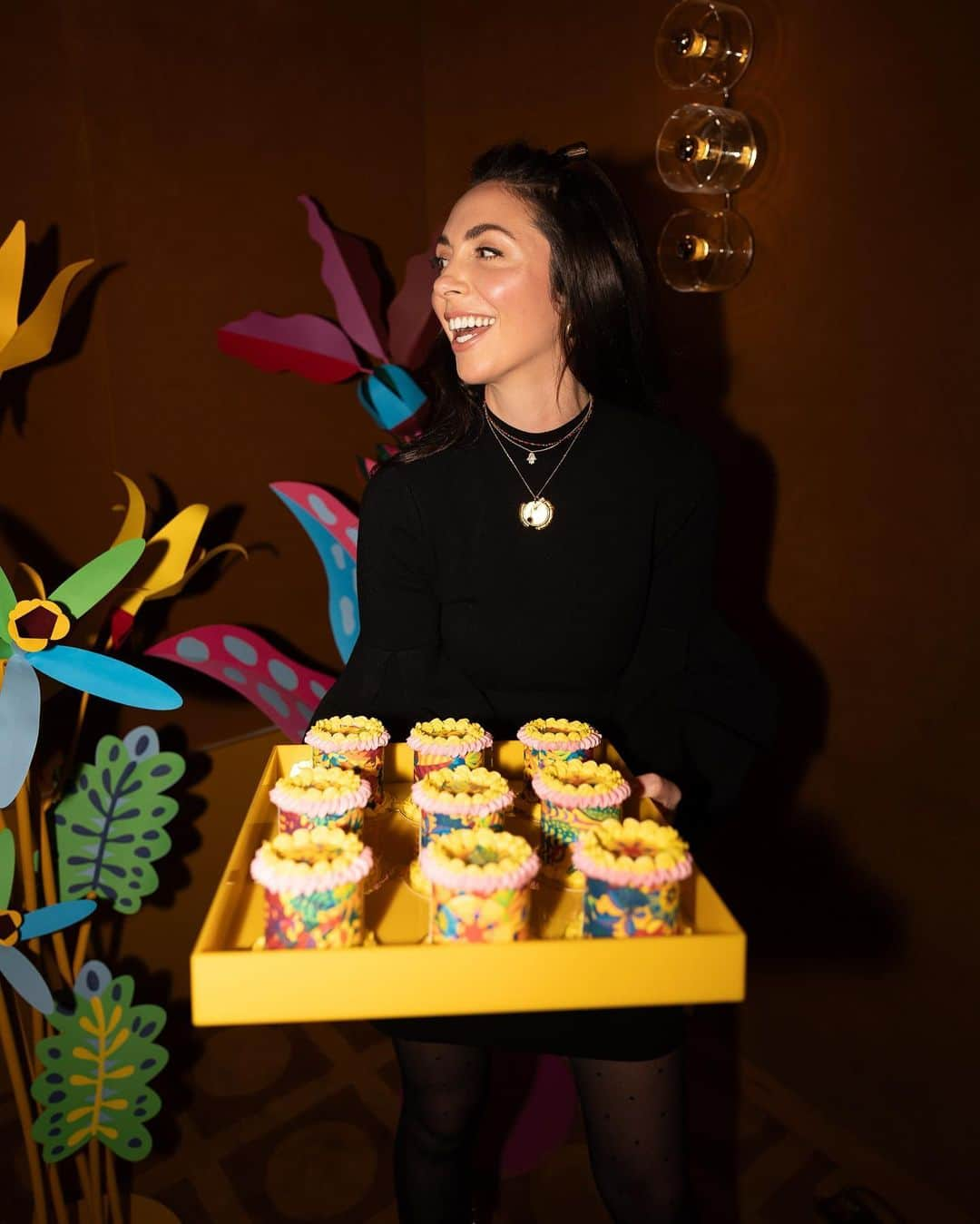 Jessica Garland-Blakeのインスタグラム：「Thursday night for @soldejaneiro   Mini cakes, GIANT advent calendar, the ‘BUM BUM BAR’, flower installations, transferable tattoos and all the anthuriums 🌴🎄 by us @bash__studios  Pics @nicfordphoto」