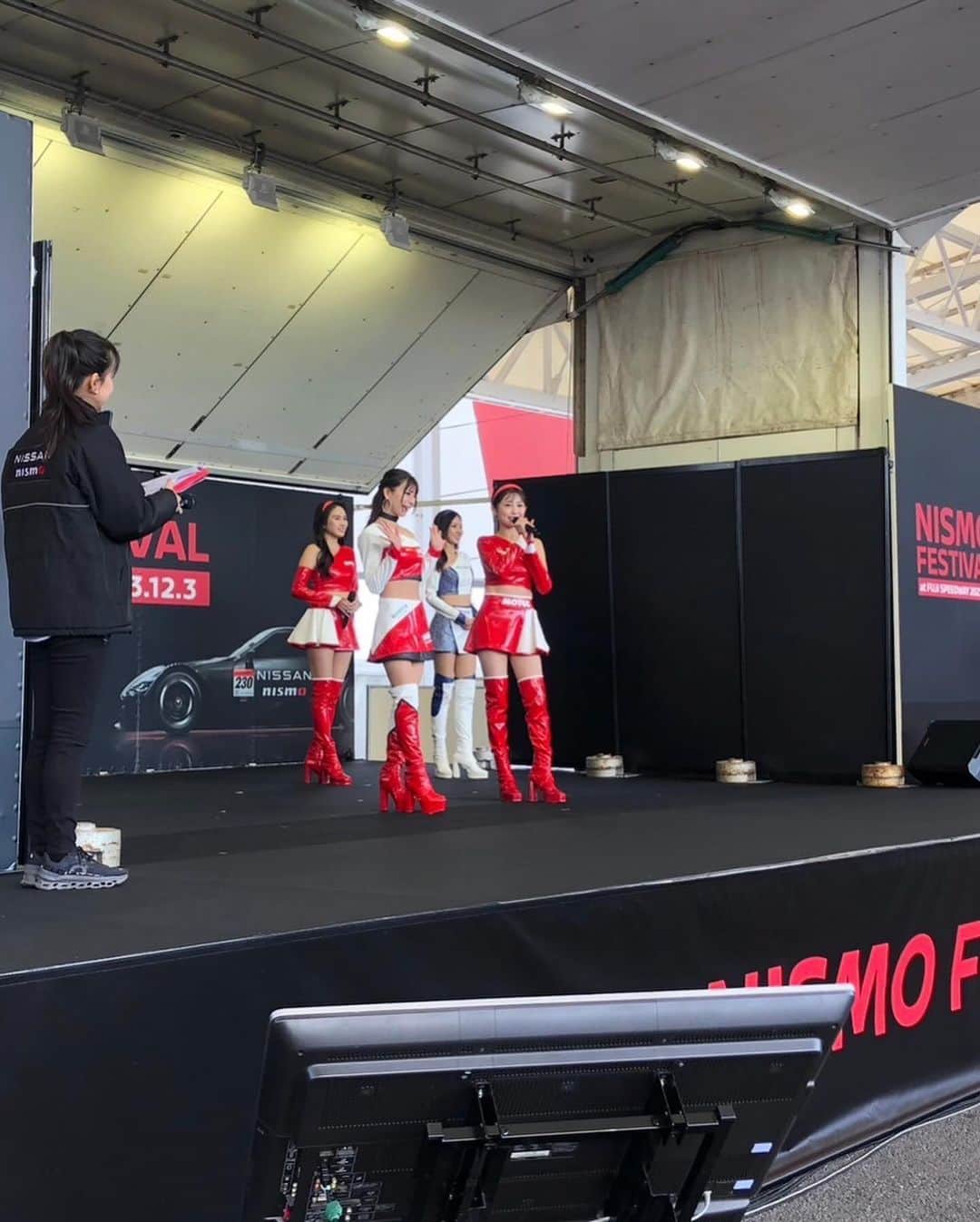 葉月美優さんのインスタグラム写真 - (葉月美優Instagram)「❥ 初めてのNISMO FESTIVALでした🏎🏁  SUPER GTの時とは違った雰囲気𓂃.◌𓈒𖡼𓂂 どのコンテンツも新鮮で楽しかったです。 ファンの皆さんもとても楽しかったのではないでしょうか。  NGKスパークプラグにもお立ち寄りくださり、ありがとうございました(*´ω｀*)💗 お声をかけてくださった方々もありがとうございます！  NISMOでよかった𓈒𓏸𓈒𓐍     #ngkスパークプラグ #nismo #nissan #supergt #スーパーgt #supergt2023 #nismofestival #フェアレディz #gtr #supercar #スーパーカー #fsw #富士スピードウェイ #ngksparkplugs #racequeen #レースクイーン #motul #葉月美優 #サーキットへ行こう #サーキット女子 #サーキットトレーニング #サーキット遊び」12月4日 0時18分 - miu_haduki