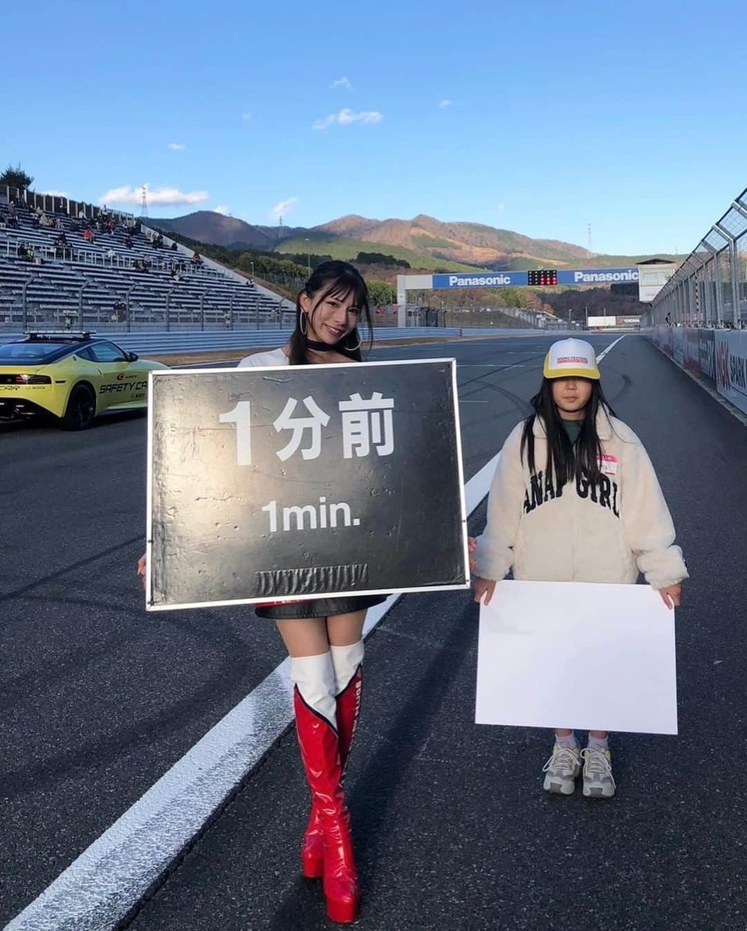 葉月美優さんのインスタグラム写真 - (葉月美優Instagram)「❥ 初めてのNISMO FESTIVALでした🏎🏁  SUPER GTの時とは違った雰囲気𓂃.◌𓈒𖡼𓂂 どのコンテンツも新鮮で楽しかったです。 ファンの皆さんもとても楽しかったのではないでしょうか。  NGKスパークプラグにもお立ち寄りくださり、ありがとうございました(*´ω｀*)💗 お声をかけてくださった方々もありがとうございます！  NISMOでよかった𓈒𓏸𓈒𓐍     #ngkスパークプラグ #nismo #nissan #supergt #スーパーgt #supergt2023 #nismofestival #フェアレディz #gtr #supercar #スーパーカー #fsw #富士スピードウェイ #ngksparkplugs #racequeen #レースクイーン #motul #葉月美優 #サーキットへ行こう #サーキット女子 #サーキットトレーニング #サーキット遊び」12月4日 0時18分 - miu_haduki