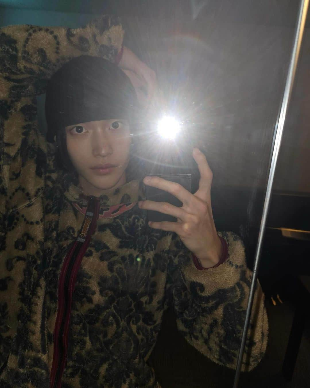 RIIZEさんのインスタグラム写真 - (RIIZEInstagram)「end of the day (feat. a beanie of SHOTARO’s)   #RIIZE #라이즈  #WONBIN #원빈  #RISEandREALIZE」12月4日 0時39分 - riize_official