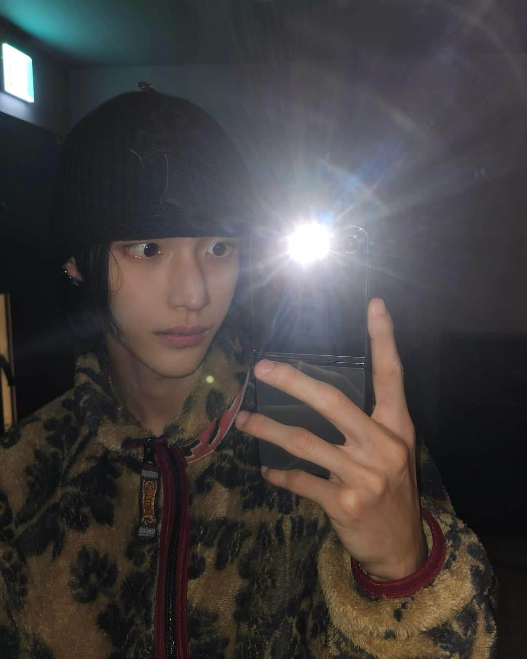 RIIZEさんのインスタグラム写真 - (RIIZEInstagram)「end of the day (feat. a beanie of SHOTARO’s)   #RIIZE #라이즈  #WONBIN #원빈  #RISEandREALIZE」12月4日 0時39分 - riize_official