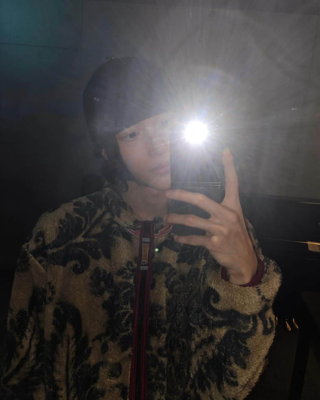 RIIZEさんのインスタグラム写真 - (RIIZEInstagram)「end of the day (feat. a beanie of SHOTARO’s)   #RIIZE #라이즈  #WONBIN #원빈  #RISEandREALIZE」12月4日 0時39分 - riize_official