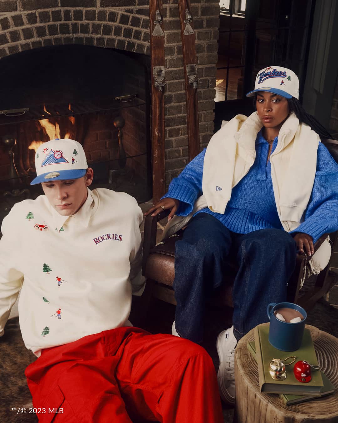 ニューエラ・キャップのインスタグラム：「The spirit of the slopes, minus the cold. Snowbound is here in matching 59FIFTYs and Crewnecks from select MLB, NBA, and NFL teams.  Receive a free Gold Ornament on orders of $100 or more.」