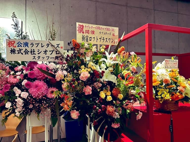 溜口佑太朗さんのインスタグラム写真 - (溜口佑太朗Instagram)「単独ライブ「38」、全公演満員御礼最高熱量で無事駆け抜けました。 ご来場頂きました皆様、ありがとうございました。 配信が一週間ありまして、今だから出来る体重の乗った単独ライブになりましたので、是非沢山の方に見て頂きたいです。 そして来年の夏に単独ライブ「39」の開催が決まりました。 配信を沢山買って頂きまして、東京以外の場所でもやれたらとても幸せです！ 配信は是非イープラスで！ #ラブレターズ38」12月4日 0時45分 - loveletterztame