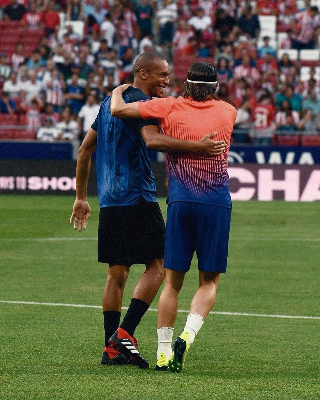 ミランダさんのインスタグラム写真 - (ミランダInstagram)「Filipinho, foi uma honra poder ter jogado ao seu lado e ter vivido tantos momentos inesquecíveis contigo pelo Atleti e pela nossa Seleção. Conquistamos muita coisa juntos, mas acho que o maior título que temos é a nossa amizade. No campo e fora dele, você sempre foi a classe em pessoa! Boa sorte para essa nova etapa da sua vida. Conte comigo sempre, @filipeluis 👊🏾🇧🇷🔴⚪」12月4日 0時45分 - miranda023