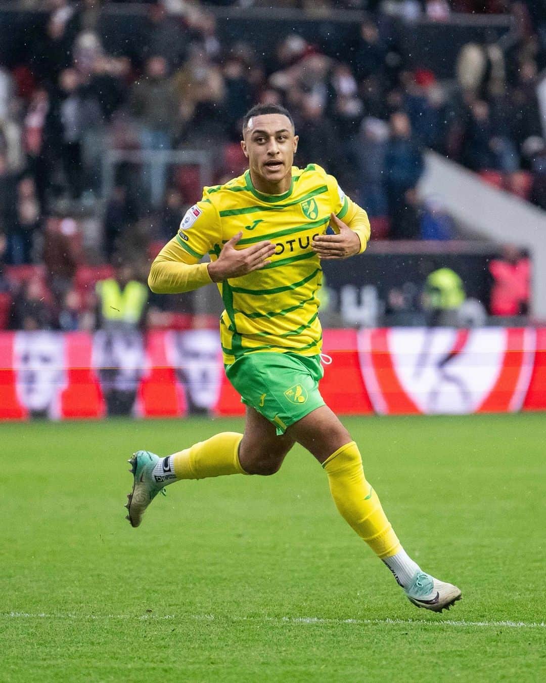 ノリッジ・シティFCのインスタグラム：「Today’s player of the match ☝️🇮🇪」