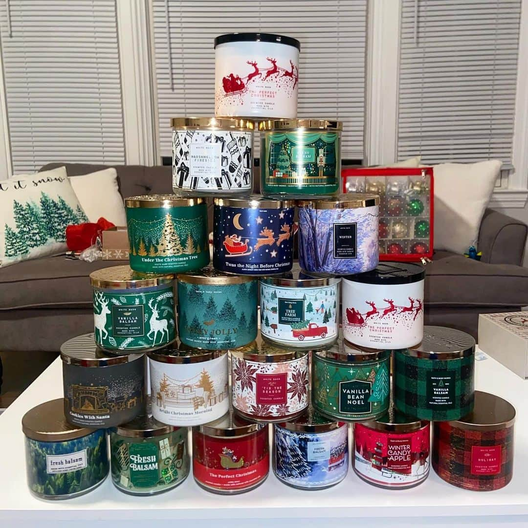 Bath & Body Worksさんのインスタグラム写真 - (Bath & Body WorksInstagram)「Our Candle-loving fans are stacked up with #CANDLEDAY cheer and glowing vibes galore! 🕯️✨ Final hours to get in on this HAULIDAY fun — NOW IN STORES ONLY!」12月4日 2時00分 - bathandbodyworks