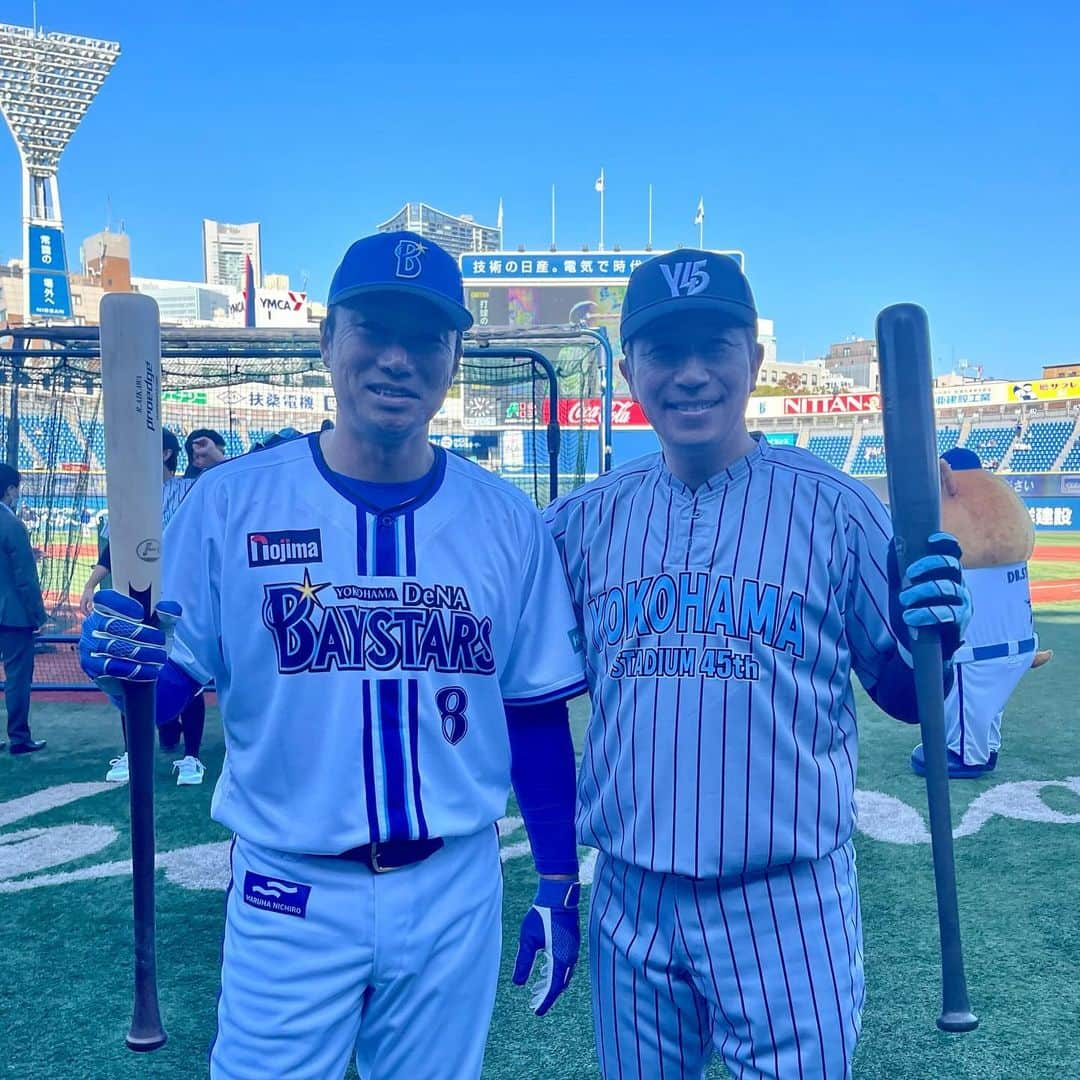 多村仁志のインスタグラム：「. 亮二とまた一緒に野球ができて感激✨  #横浜ベイスターズ #1994年 #同期入団 #相川亮二 #流石のブロッキング」