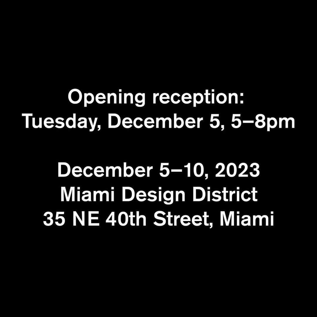 ガゴシアン・ギャラリーさんのインスタグラム写真 - (ガゴシアン・ギャラリーInstagram)「Join Gagosian and Jeffrey Deitch on Tuesday, December 5, from 5 to 8pm, for the opening of "Forms," in Miami's Design District. This is the eighth annual thematic group exhibition is presented jointly by the two galleries on the occasion of Art Basel Miami Beach (@artbasel).   Playing on the ambiguities of its title, the art in "Forms" exists somewhere between a nonrepresentational formalism and a realism of forms, proposing different models for communicating the physical and symbolic complexities of the body.   In one of the featured works—Adam McEwen's "Rendezvous"—a set of carefully rendered ballpoint pens, presented at the scale of the human body, assume an uncannily figurative presence. With patterns of rhythmic curves introduced to the writing tools’ typically rigid structure, these inanimate objects seem to suggest social interplay among organic forms. Follow the link in our bio to learn more. __________ #AdamMcEwen #GagosianDeitch #Gagosian  Adam McEwen, "Rendezvous," 2023 © Adam McEwen. Photo: Rob McKeever」12月4日 1時38分 - gagosian