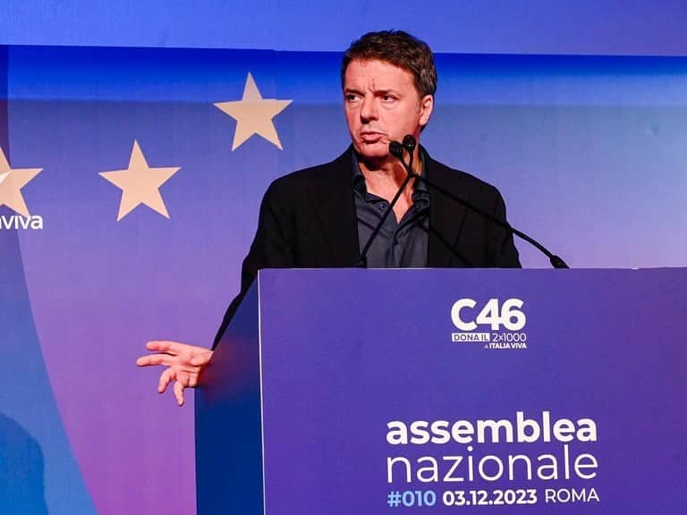 マッテオ・レンツィのインスタグラム：「Oggi a Roma per l’assemblea di Italia Viva.  Il futuro dell’Europa dipende dal nostro entusiasmo.  No ai sovranismi, si agli Stati Uniti d’Europa.  Sarà una campagna elettorale affascinante #VolareAlto」