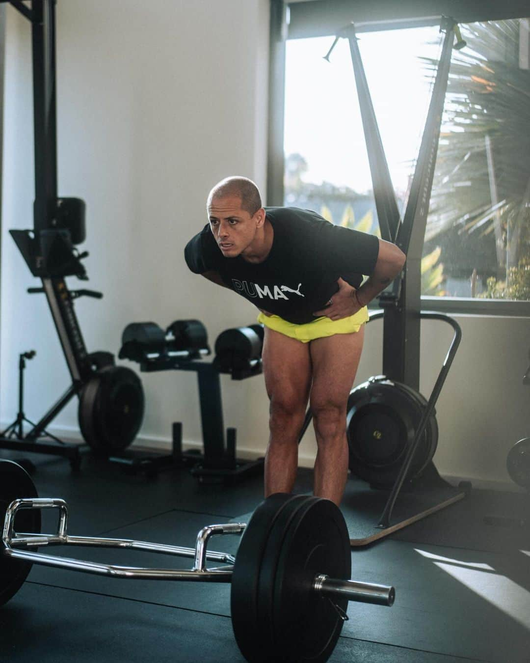 ハビエル・エルナンデス・バルカサールのインスタグラム：「We love lifting some weights!  🦿🐎💪🏽」