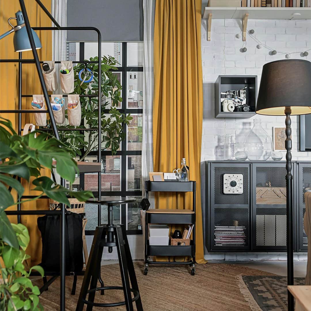 IKEA USAのインスタグラム：「Make holiday hosting in a small space easier with quick fixes, like handy mobile carts and furniture with built-in storage. Link in bio for more tips.」