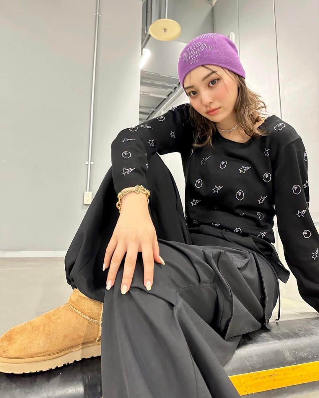 金谷鞠杏さんのインスタグラム写真 - (金谷鞠杏Instagram)「ーーーーーーーーーーーーーー Hi   🥱💤❄️  #nu_nootd #outfits #bape #throwbysly #ugg」12月4日 2時03分 - mariannu_official