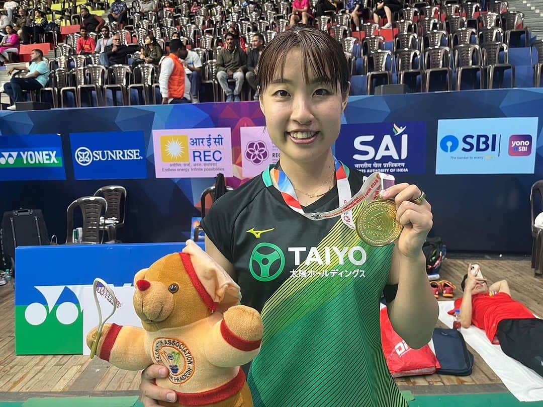 奥原希望さんのインスタグラム写真 - (奥原希望Instagram)「. . 優勝しました🏅 気持ちで負けない！！！ それをプレーで結果で示せた大会だったかなと思います。私より喜んでくださる方がいることが幸せで、次もそういった方たちのために精一杯頑張ります！！ . . I did it!! I'm very happy came back champion. Thank you supporting me. . #indiainternationl2023 #badminton #バドミントン #nozomiokuhara #okuharanozomi #奥原希望 #お疲れモードの西本くん見切れてます」12月4日 2時14分 - okuharanozomi