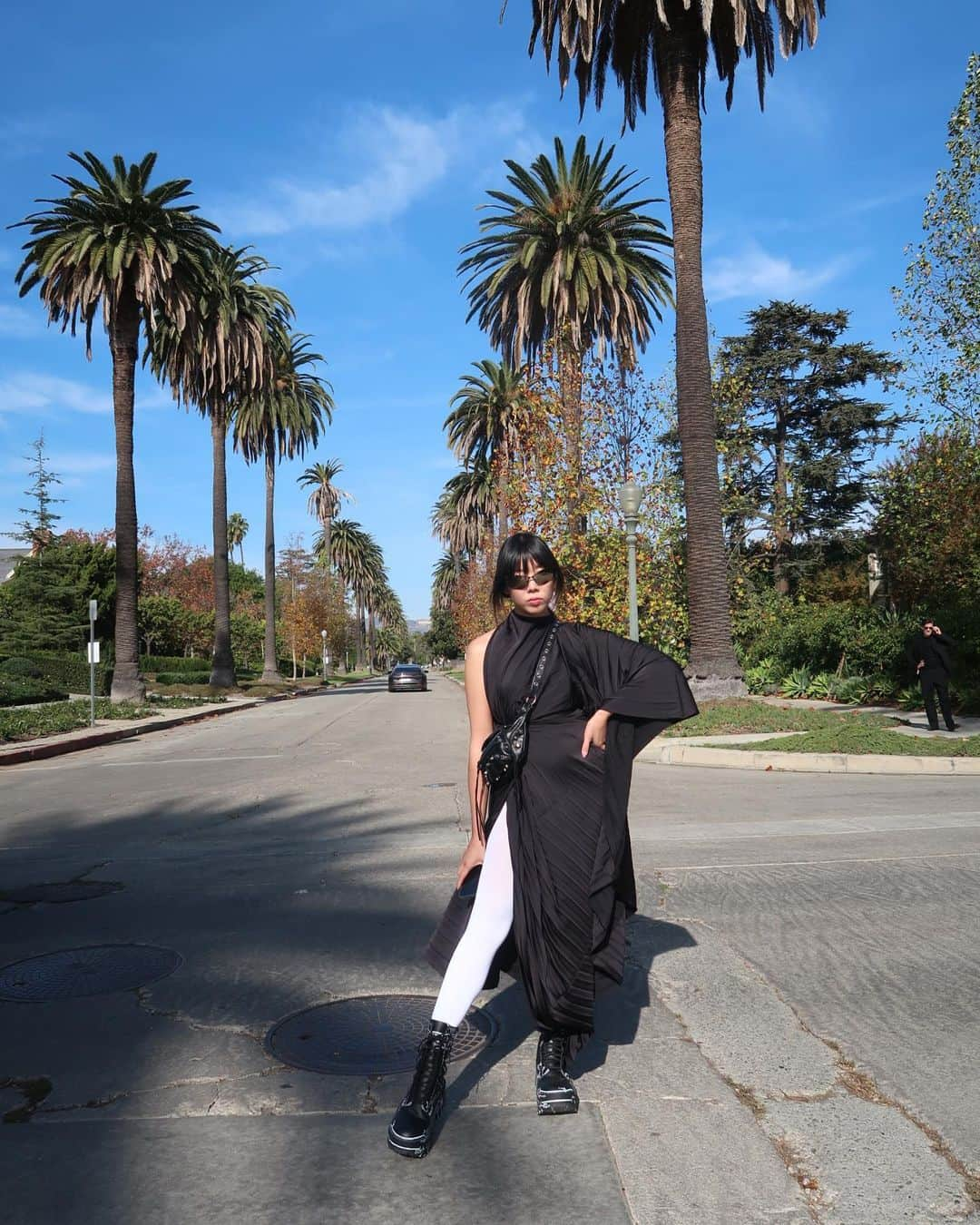 スージー・ロウのインスタグラム：「A sharp day.  So much direct light.  So many manicured lawns and linear lined palms.  The most perfect of high funnel necks.  Satire or homage?  You decide …  @balenciaga #BalenciagaFall24」