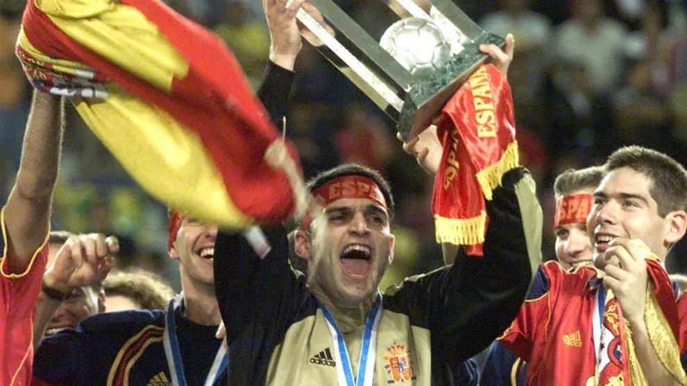 サッカー スペイン代表チームさんのインスタグラム写真 - (サッカー スペイン代表チームInstagram)「🏆🌏  ⌛ Sᴏ́ʟᴏ ʜᴀɴ ᴘᴀsᴀᴅᴏ 23 ᴀɴ̃ᴏs...  🗓️ 3 / 12 / 2000   😍¡¡𝙉𝙪𝙚𝙨𝙩𝙧𝙤 𝙥𝙧𝙞𝙢𝙚𝙧 𝙈𝙪𝙣𝙙𝙞𝙖𝙡!!  🇪🇦 - 🇧🇷 | 4-3  ⚽ Daniel ⚽ Javi Sánchez ⚽⚽ Javi Rodríguez  #FutsalEspaña」12月4日 2時27分 - sefutbol