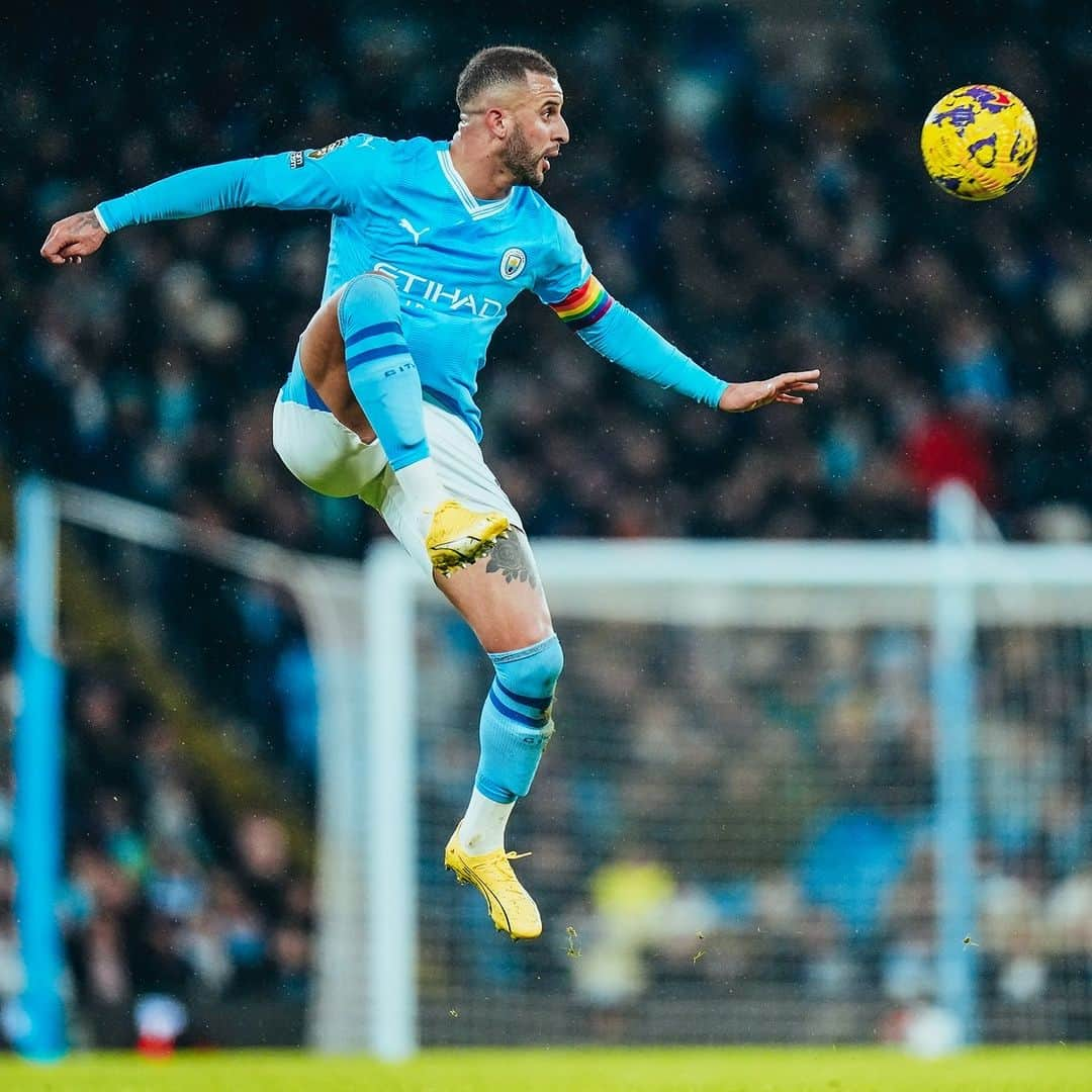 マンチェスター・シティFCさんのインスタグラム写真 - (マンチェスター・シティFCInstagram)「Eyes on the ⚽️」12月4日 2時56分 - mancity