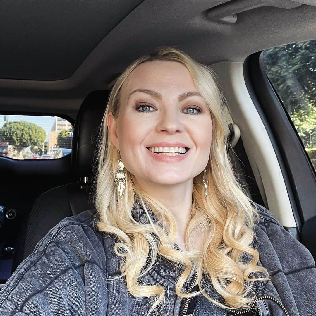 イリナ・ヴォロニーナさんのインスタグラム写真 - (イリナ・ヴォロニーナInstagram)「Feeling self-ish today 📸 #irinavoronina #smile #happysunday」12月4日 3時14分 - irinavoronina