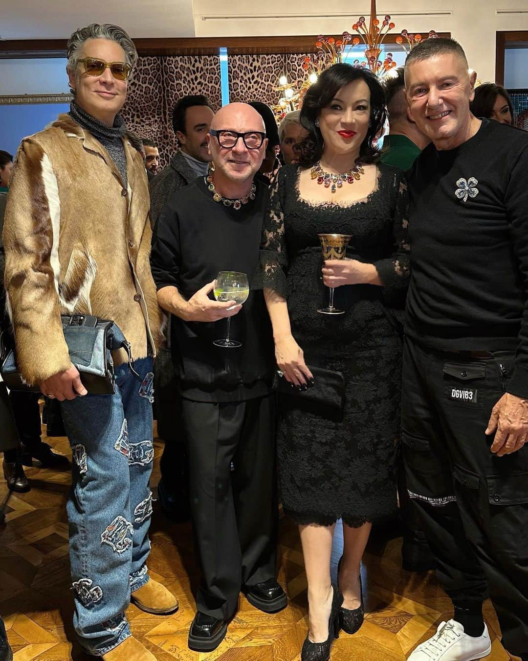 ジェニファー・ティリーさんのインスタグラム写真 - (ジェニファー・ティリーInstagram)「The #DolceGabbana #AltaModa show. 🌹#DGFamily #DGAltaModa #Milan」12月4日 3時25分 - jennifertilly