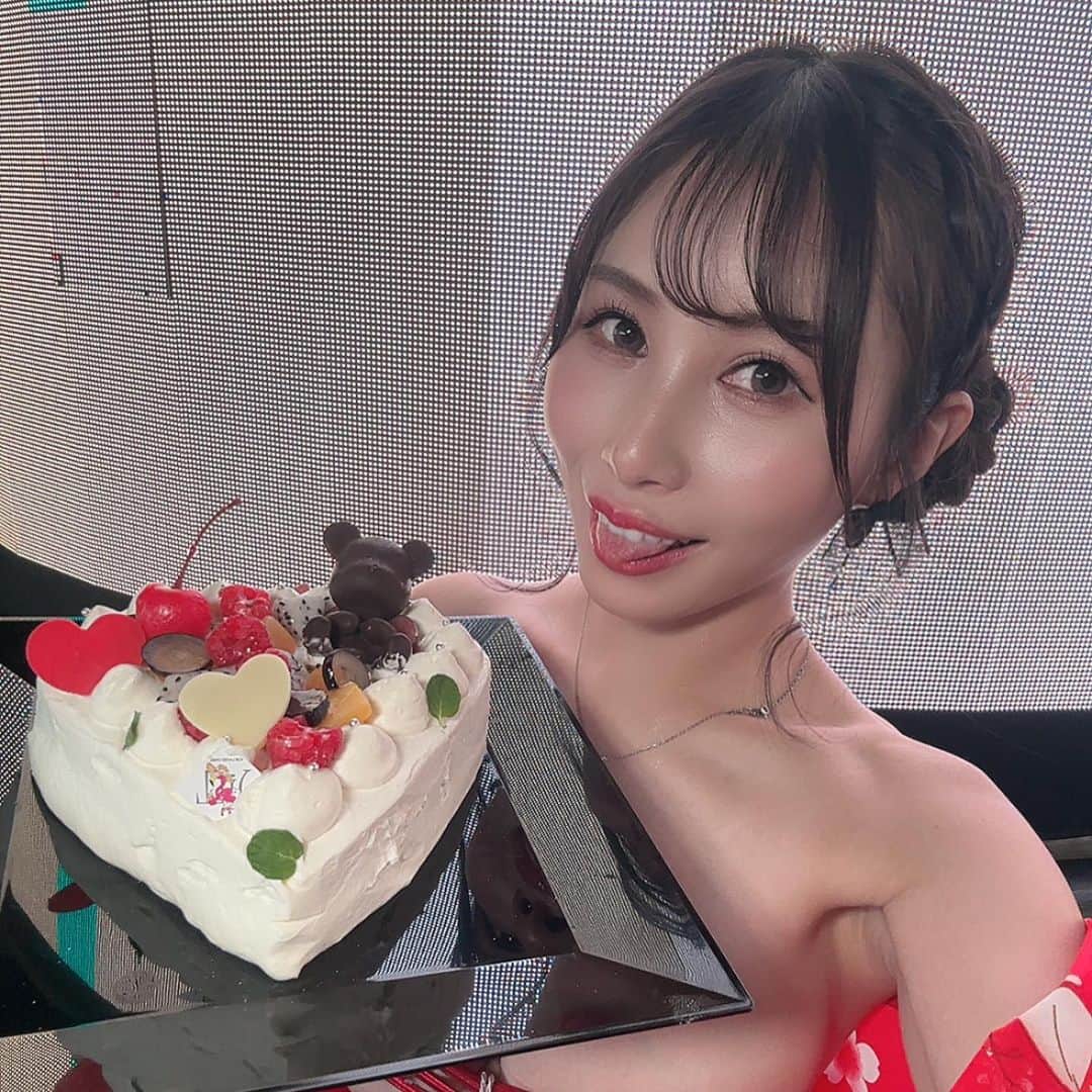 柊木里音さんのインスタグラム写真 - (柊木里音Instagram)「@burlesque_annex_yavay  #六本木セクシーナイト  足を運んでくださって、お店でも、遠隔でもたくさんの応援をしてくれてありがとうございました💓  ストーリーハイライトに、 お礼や、ショーの動画をまとめているので よかったらみてください🔞  ファンからの差し入れと 女の子たちからの差し入れも一緒に♡  ももちゃんがいなかったらこんなに楽しいイベントになってなかった🍑💓 たくさんたくさん、公私共にありがとう🔞✨  @momo_burlesque_annex_yavay」12月4日 3時49分 - hiiragi_rion