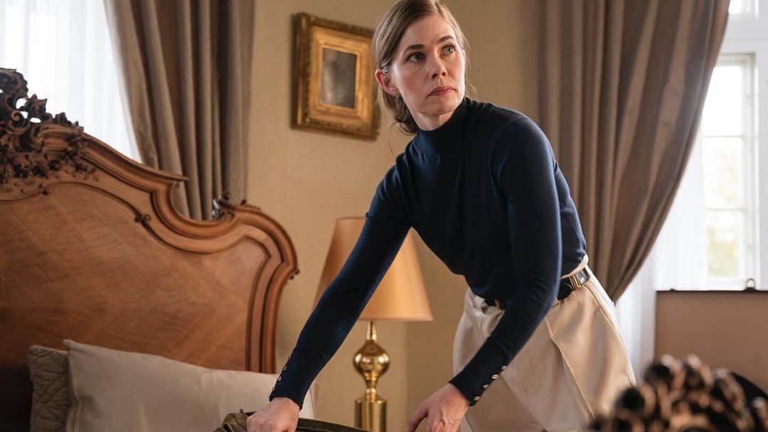 ビアギッテ・ヨート・スレンセンのインスタグラム：「Kajsa er pakket og klar til sidste episode af OXEN i denne omgang. TAK for den flotte modtagelse og for at kigge så flittigt med 🙏🏻 🦬❤️ @tv2danmark @sfstudios_danmark 📸: Mike Kollöffel/TV2」