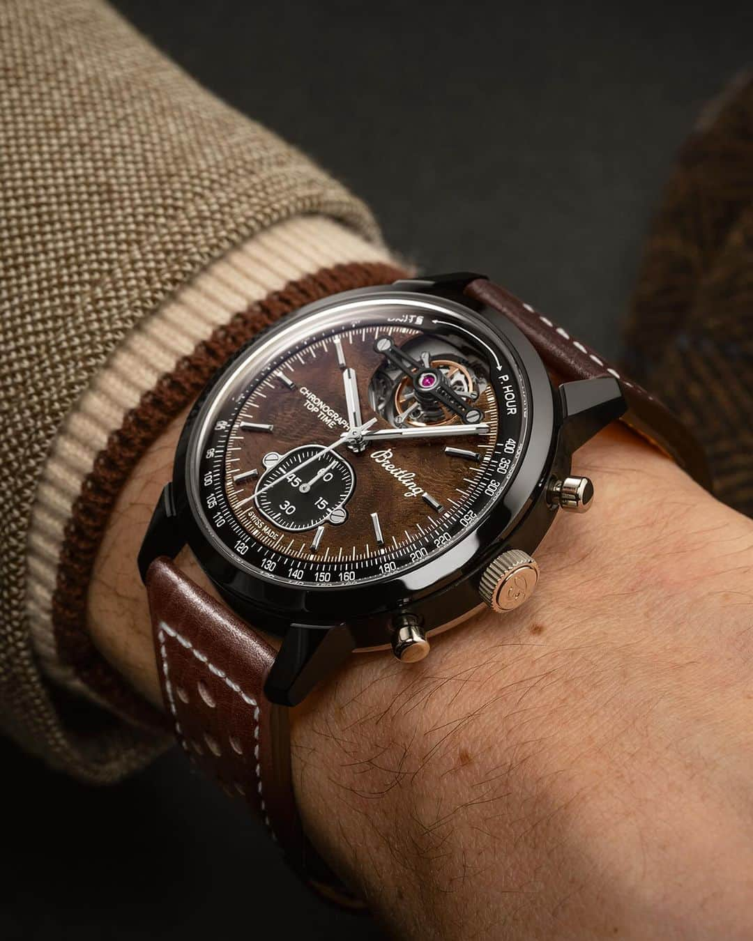 ブライトリングのインスタグラム：「Introducing the new Top Time B21 Chevrolet Corvette, inspired by the legendary “Sting Ray,” featuring a black ceramic case and walnut burl dial that lends the look of a vintage dashboard.  #Breitling #squadonamission #toptime #chevroletcorvette #corvette」