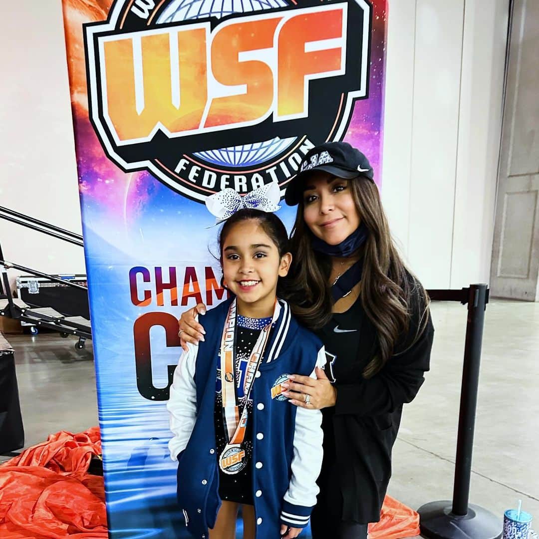 ニコール・ ポリッツィのインスタグラム：「Such a good weekend for my kids! Congrats to my daughter @sissygiovanna for her National Champ win at her first comp! & my son Lorenzo for being the best wrestler I know! So proud of these kids!! 💕 #raisingathletes」