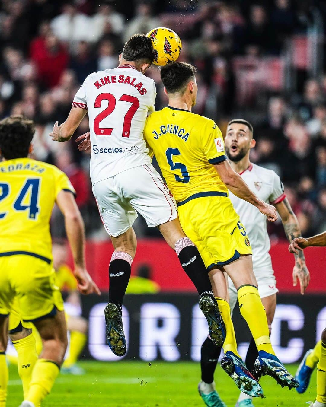 セビージャFCさんのインスタグラム写真 - (セビージャFCInstagram)「⚽️ ¡¡¡GOOOOOOOOOOOOOOOLL de Kike Salas! 🙌🏻  #WeareSevilla #NuncaTeRindas #SevillaFCVillarreal #sevillafc」12月4日 4時11分 - sevillafc