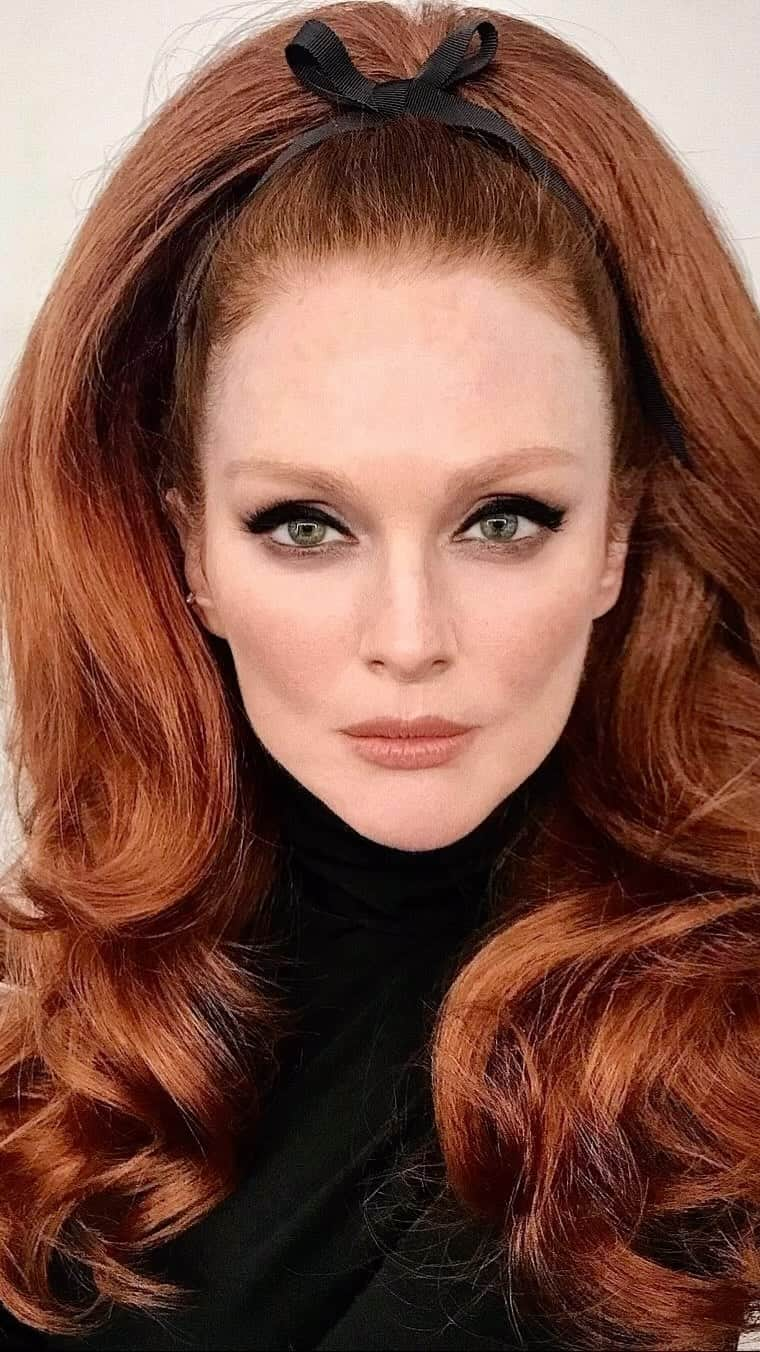 Hung Vanngoのインスタグラム：「Happy Birthday #JulianneMoore (@juliannemoore) ❤️🎂🍾🎁🎉」