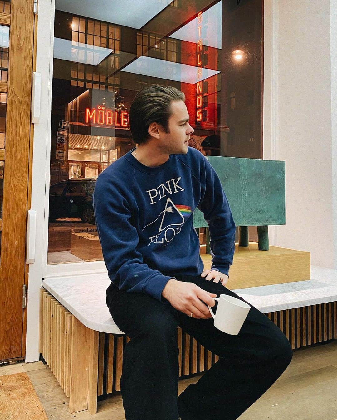 コンラッドのインスタグラム：「🥶🥶🥶」