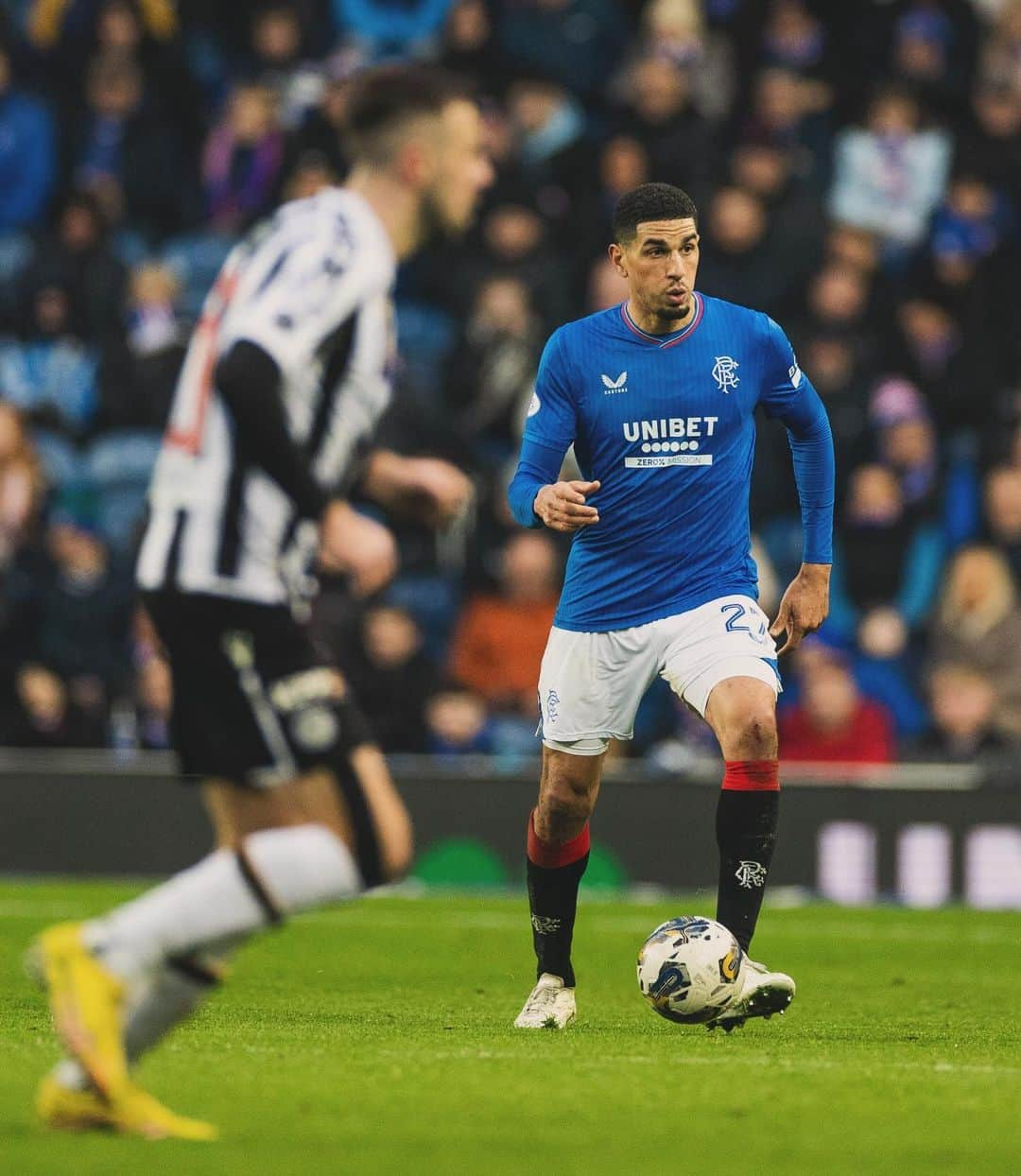 レオン・バログンのインスタグラム：「Some things will never change - loved playing in front of you at Ibrox again. Clean sheet & 3 points make it a perfect Sunday @rangersfc 🇬🇧」