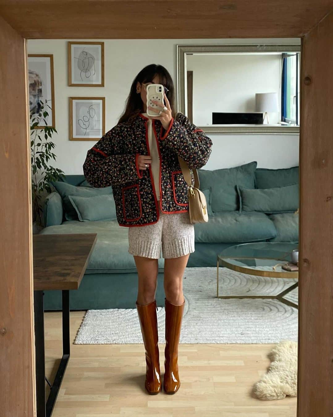 freepeopleさんのインスタグラム写真 - (freepeopleInstagram)「Start your week off with some inspiration. Link in bio to shop some of our coziest looks.   @georgia_3.0 @lougalliot @marah.mackenzie @florecita.hsl @thesmilingblonde @averyywoods」12月4日 4時50分 - freepeople
