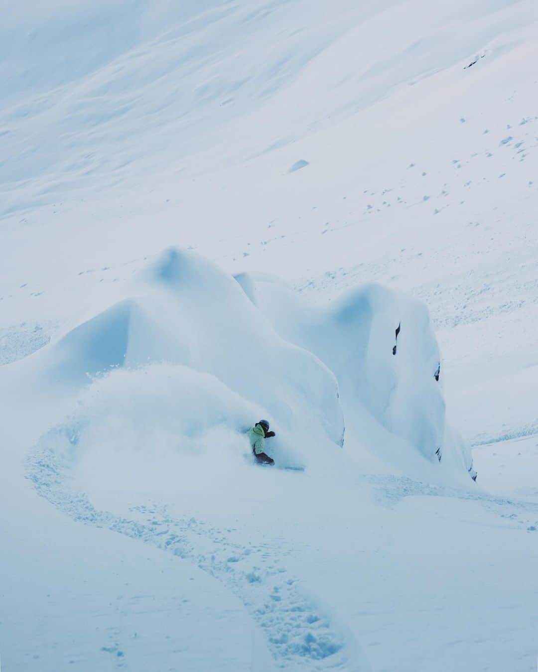 Alex Strohlさんのインスタグラム写真 - (Alex StrohlInstagram)「A few moments from this years #MTNCollective.. an All time crew and all time conditions made this week very special. Now I know what it’s like to do a pow run with some of the sendiest skiers on this earth.. @salomon」12月18日 23時10分 - alexstrohl
