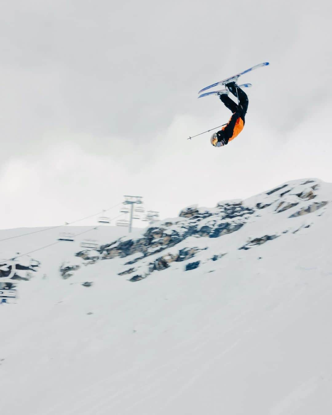 Alex Strohlさんのインスタグラム写真 - (Alex StrohlInstagram)「A few moments from this years #MTNCollective.. an All time crew and all time conditions made this week very special. Now I know what it’s like to do a pow run with some of the sendiest skiers on this earth.. @salomon」12月18日 23時10分 - alexstrohl