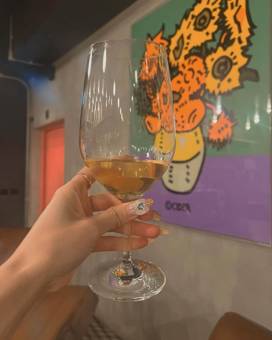 梅村実帆のインスタグラム：「@roasthorse 🐎 🍷✨ すべてが最高に美味しくて、幸せ忘年会でした🩷 2枚目のハチミツワインが神であった🍯」