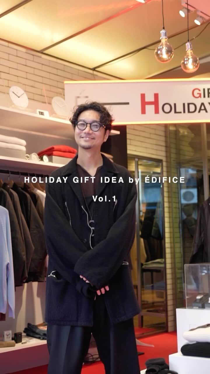 トライセクトのインスタグラム：「Holiday Gift Idea vol.１🎄 ⁡ ⁡ ⁡ ⁡ ÉDIFICE @edifice.jp  ⁡ ⁡ ÉDIFICEスタッフがオススメする Holiday Gift Collection🎁 ⁡ ⁡ Staff：ÉDIFICE新宿 三浦 @miutake___ ⁡ ⁡ ⁡ _______________________________________ ⁡ ⁡ ÉDIFICE MICKY MOUSE SWEATER 23080300999040 ¥49,500 ⁡ NAVAL WATCH Produced by LOWERCASE 23090310150030  ¥35,200 ⁡ CANADA GOOSE CHATEAU PARKA BLACK LABEL 23011310003030 ¥216,700 ⁡ Hender Scheme flap wallet 24090310001610  ¥23,100 ⁡ MARNI TRIFOLD WALLET 23090310005930 ¥69,300 ⁡ MAISON MARGIELA Money Clip Wallet 24090310004510 ¥57,200 ⁡ 　 ⁡ ⁡  ＿＿＿＿＿＿＿＿＿＿＿＿＿🏷️ ⁡ いつも投稿をご覧いただきありがとうございます！ ベイクルーズ公式インスタグラムでは WOMEN & MENの新作情報を毎日配信中📷 是非フォローしてね ♪ ▼▼▼ @baycrews ＿＿＿＿＿＿＿＿＿＿＿＿＿＿ ⁡ #baycrews #edifice #maisonmargiela #marni#canadagoose #ベイクルーズ #エディフィス #アウター#ダウンコーデ #ニットコーデ#大人コーデ  #着回し #着回しコーデ  #トレンドコーデ #スタッフコーデ #スタイリング#着回し術#着こなし術#レイヤードコーデ #レイヤード#リアルバイ #リアルコーデ#ホリデー #ギフト選び #ギフト」