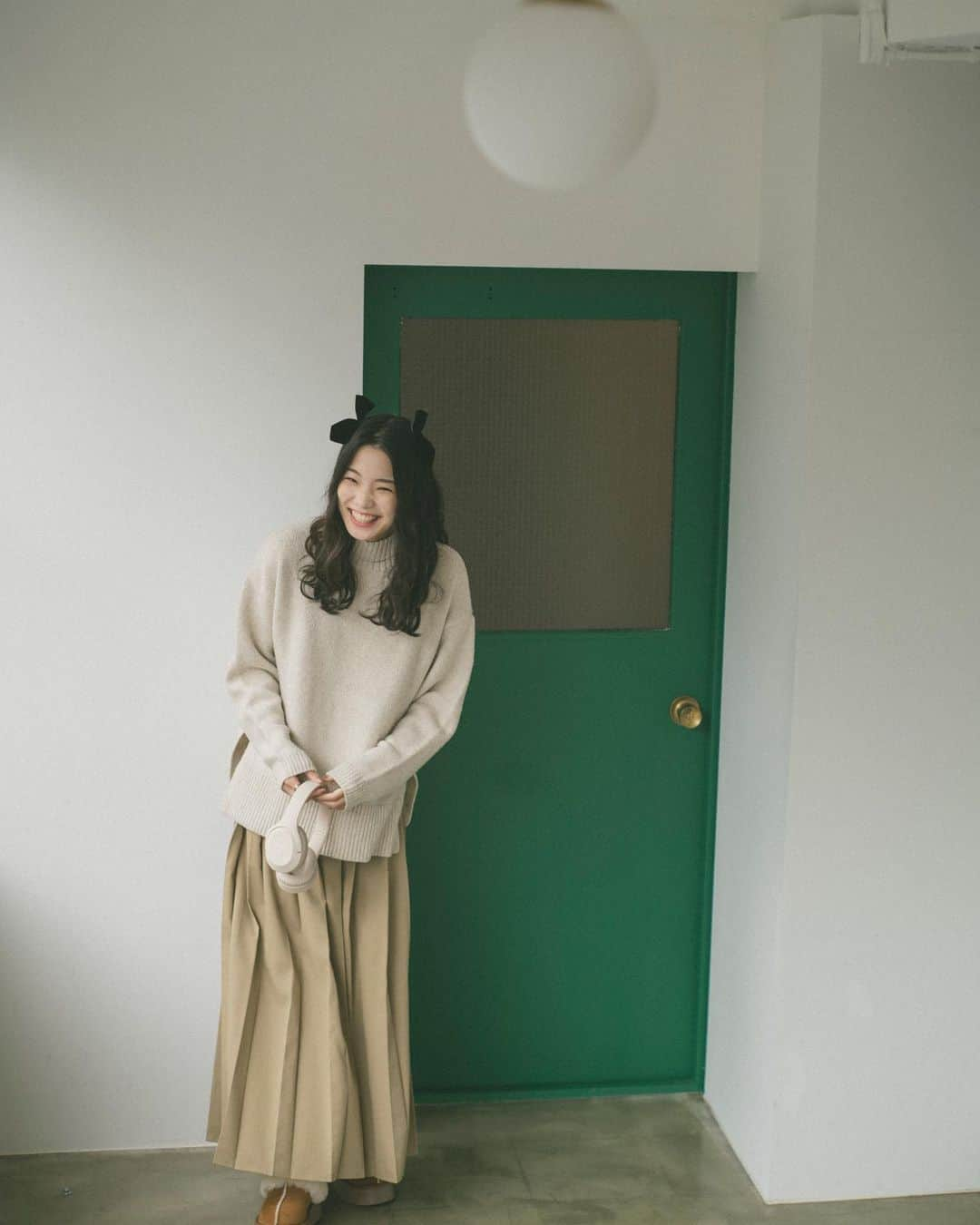 Vannie Officialさんのインスタグラム写真 - (Vannie OfficialInstagram)「23 WINTER COLLECTION.   rame turtleneck over knit ivory / pink / blue / gray ¥5,390(tax in)  ︎︎ basic pleats long skirt gray / beige / other S / M ¥5,390(tax in)  ︎︎ #vannie_u #ヴァニーユー」12月18日 17時00分 - vannie__u