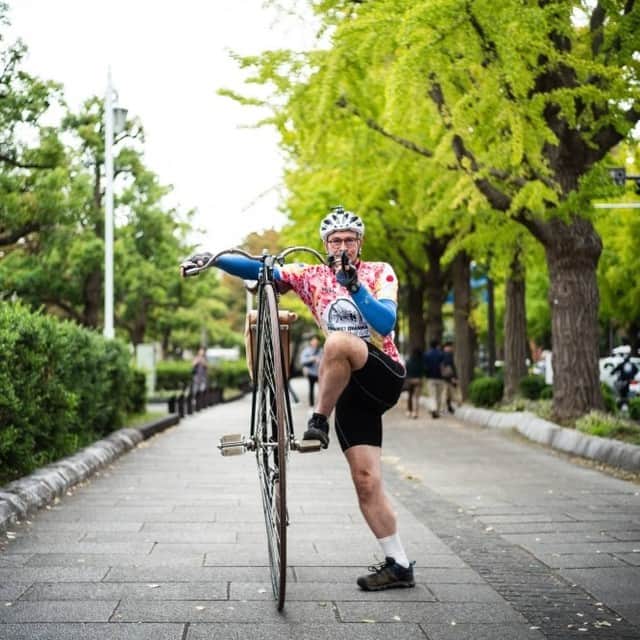 The Japan Timesさんのインスタグラム写真 - (The Japan TimesInstagram)「Cycling 1,500 kilometers from Nagasaki all the way to Yokohama is a feat in itself — now imagine making the journey perched atop an old-fashioned “high-wheel” bike, with a huge front wheel nearly 1.5 meters above a tiny back one.  Vintage bicycle enthusiast and property manager Eric Knight shipped his high-wheeler — a replica of one with a 54-inch front wheel originally made by the Victor company — from his home in Berwyn, Pennsylvania, to Japan for the trip.  Knight and friend Mark Kennedy were inspired by pioneering cyclist Thomas Stevens (1854-1935), who traveled the same route through Japan in 1886 on a high-wheeler. Stevens’ stint here was the final leg of a journey circumnavigating the world that originally began in San Francisco, making him the first person to accomplish this feat on a bicycle. Read more about their 32-day journey with the link in our bio.  📸: Johan Brooks  #japan #cycling #cyclinglife #bicycle #bicycles #traveljapan #japantimes #日本 #自転車 #旅行 #ジャパンタイムズ #🚴」12月18日 17時40分 - thejapantimes