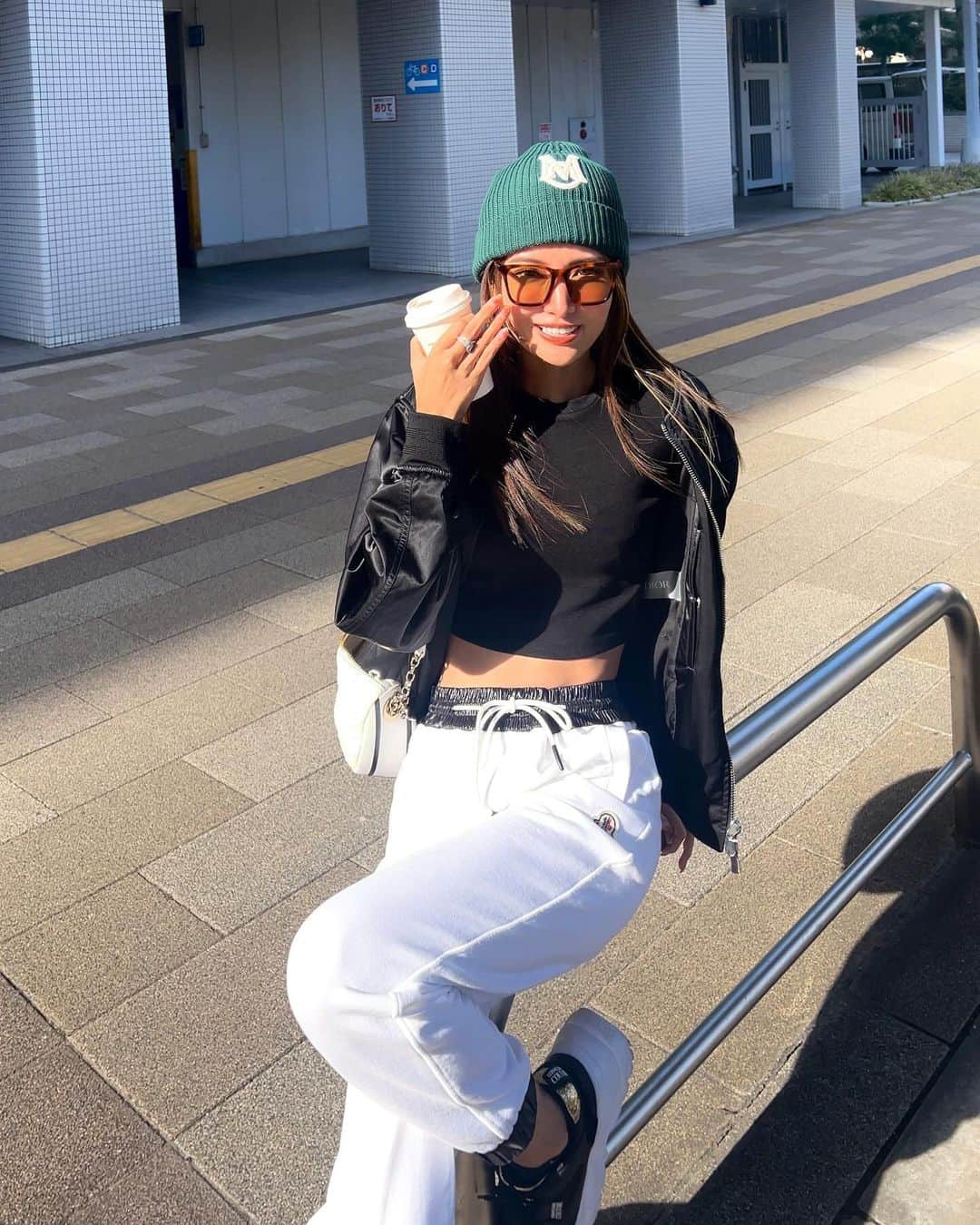 れおのインスタグラム：「地元の親友とお散歩👭 家族や友達に会いたいからなるべく地元へ帰ってるから全然久しぶりじゃないのに、歩いてると懐かしいなぁって浸っちゃう😌」