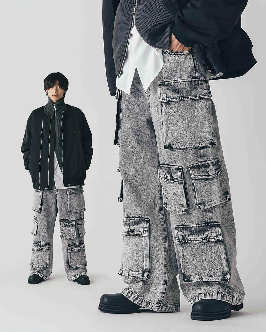 Lui's Lui's official instagramさんのインスタグラム写真 - (Lui's Lui's official instagramInstagram)「□ Multi-pocket denim cargo pants  24SS の速くも人気商品をご紹介。  * マルチポケット デニムカーゴパンツ / ¥25,300 color：grey , black  【 POINT 】 ワイドデニムをベースに、カーゴポケットを配置したデニムパンツ。左右でポケットの数を変え、ユニークなデザインに。カーゴパンツをデニムパンツで表現した、ミリタリーとカジュアルが融合したアイテムです。  【 STYLING 】 今季は、ジャストサイズのトップスにカーゴパンツを組み合わせた、パンツのデザインが引き立つスタイルがオススメです。 また、今季はパーカーにフライトジャケットを組み合わせた、カジュアルなスタイルもオススメ。  【 推奨サイズ 】 Sサイズ（30） 身長：～１７４ｃｍ Ｍサイズ（32） 身長：１７５ｃｍ～ Lサイズ（34）身長：１７９ｃｍ～  #メンズファッション #メンズコーデ #カーゴパンツ #カーゴパンツコーデ #ブラックコーデ #モード系ファッション #デニムコーデ #デニムパンツ #ミリタリー #ミリタリーコーデ   💬 Which color is your favorite?」12月18日 17時41分 - luis_official___