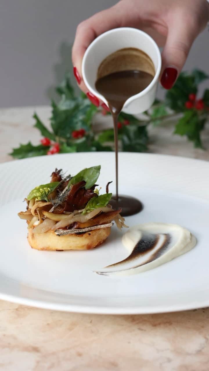 ゴードン・ラムゼイのインスタグラム：「On the Christmas menu at @riverrestaurantbygordonramsay: salt baked celeriac with truffle !」