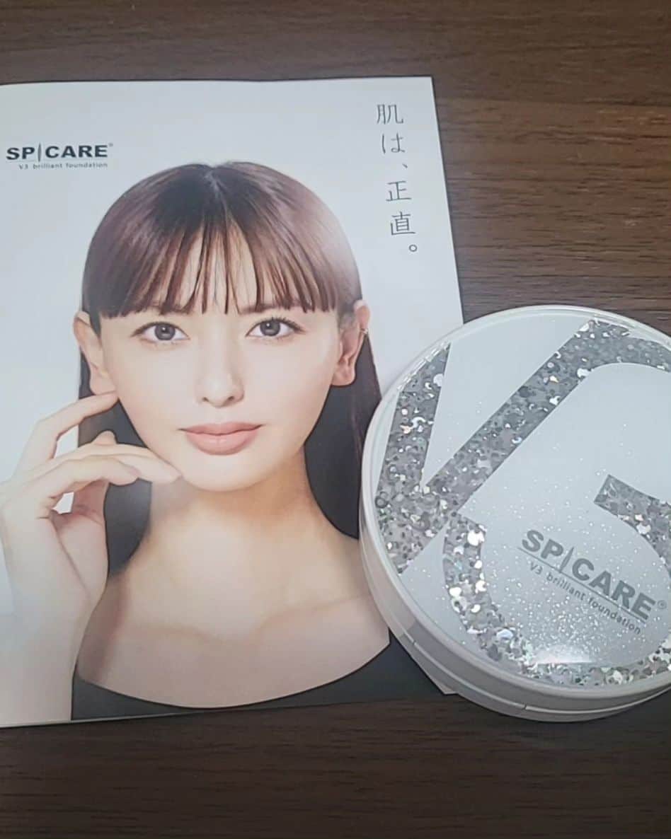 芽夢ちさとさんのインスタグラム写真 - (芽夢ちさとInstagram)「最近の愛用品💕  このファンデーション✨ダイアモンド水が入っていて、リフトアップしながら❤️肌の調子を整えながら❤️と言うものらしいです😃💕  何だか惹かれて買ってみました～😆💕✨  #ファンデーション #太田プロダクション #奈良市観光大使 #芽夢ちさと」12月18日 17時59分 - memuchisato