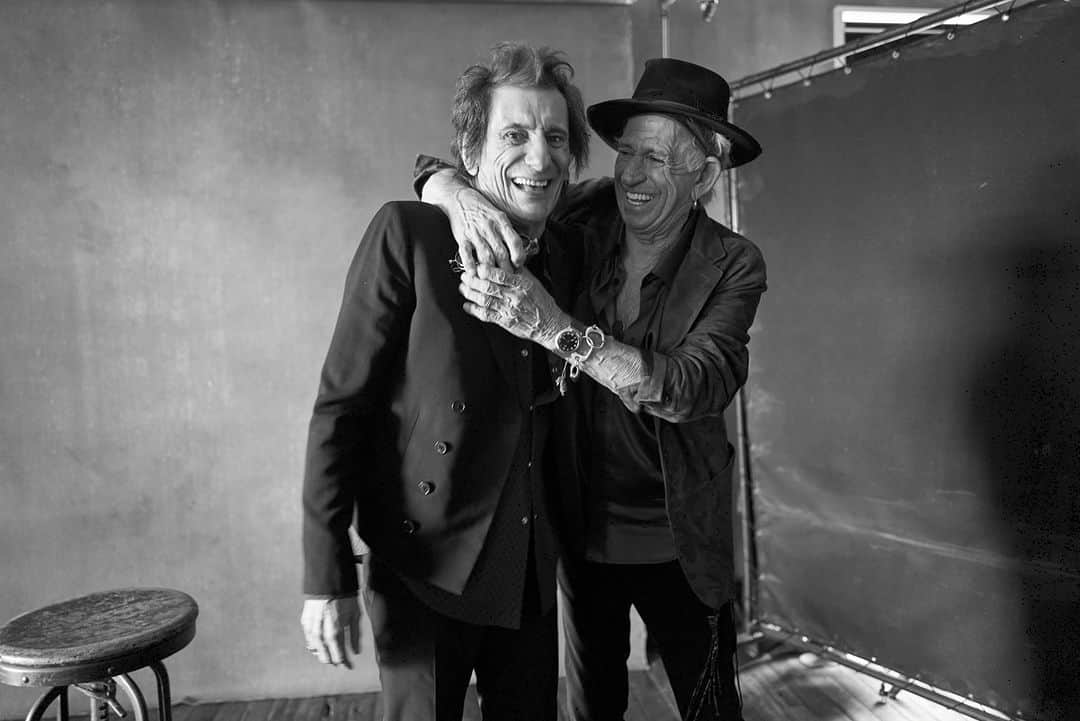 ロン・ウッドさんのインスタグラム写真 - (ロン・ウッドInstagram)「🎂🎉❤️😎Happy 80th birthday @officialkeef!🎸❤🥳」12月18日 17時59分 - ronniewood