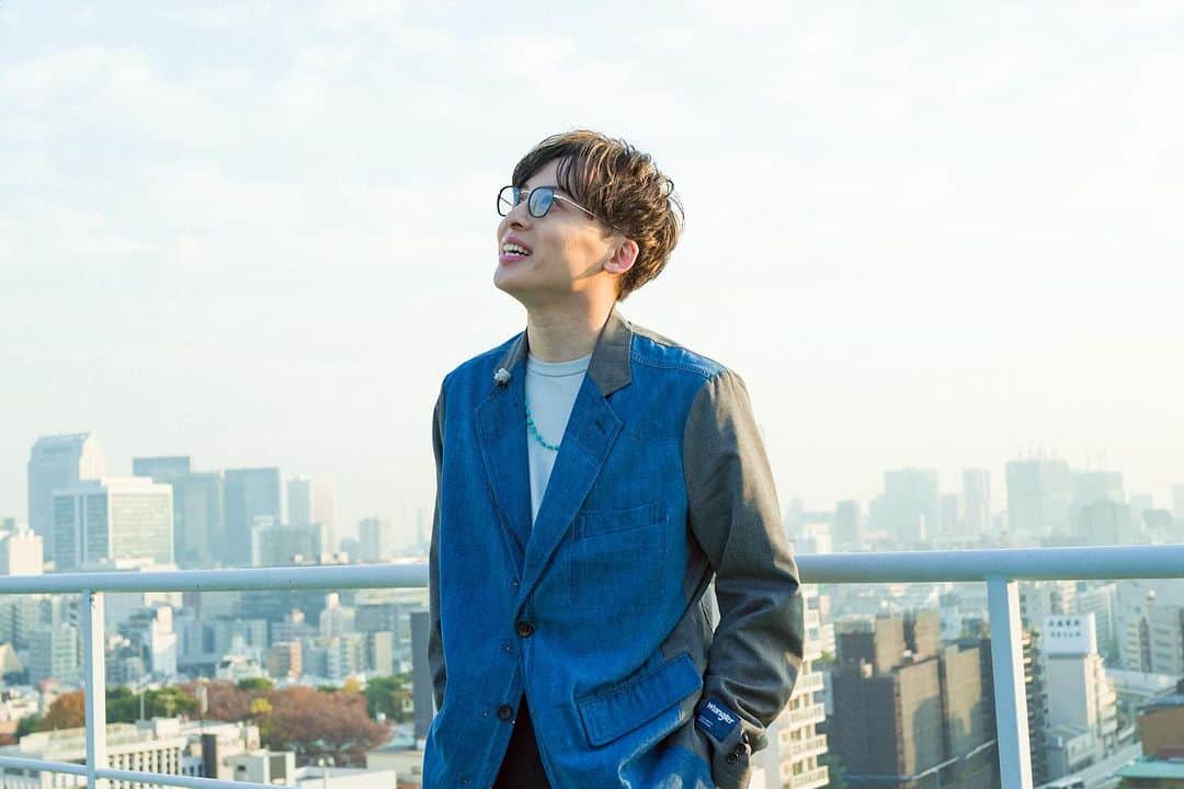 SPACE SHOWER TVさんのインスタグラム写真 - (SPACE SHOWER TVInstagram)「. ❝ ――大人の証って   なんですか？❞  新作EP「recruitment」発売で多忙を極めるclaquepotを、ちょっと景色の良いところに誘い出しリフレッシュ🏙️ 一問一答形式でclaquepotの“全て”を掘り下げていきます☺️  claquepot 1Q1A 〜「recruitment」Special〜 🗓️12/27(水)23:30～ ▶︎tv.spaceshower.jp/p/00087983/  #claquepot  #スペシャ #1Q1A」12月18日 18時15分 - spaceshower
