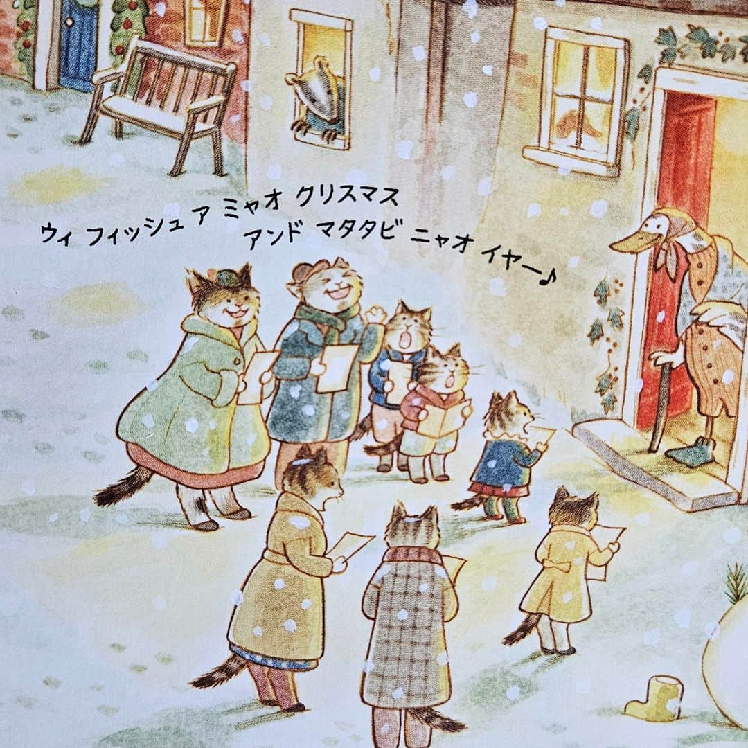 ブロンズ新社さんのインスタグラム写真 - (ブロンズ新社Instagram)「村中がうきうき、きらきら✨ おともだちの家を訪ねて、みんなでクリスマスの歌を歌います😇  🎄クリスマスまであと7日🎄  軽快で楽しい言葉あそびが随所に感じられる石津ちひろさんの訳にも、ぜひご注目ください🤗  #ねこさんかぞくのクリスマス #アドベントカレンダー絵本  ルーシー・ブラウンリッジ 文／ソ・ウニョン 絵／石津ちひろ 訳」12月18日 18時16分 - bronzeshinsha